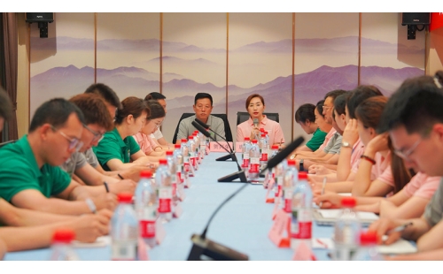 錨定目標(biāo)再出發(fā)——公司召開2025年中復(fù)盤總結(jié)會(huì)議